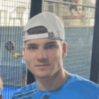 Максим Николов